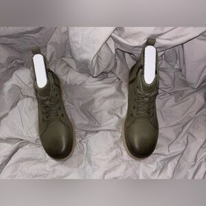 UGG green deconstructed women’s lace up boots size 8